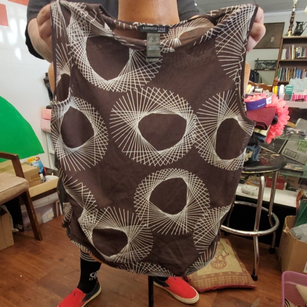 Sleeveless shirt